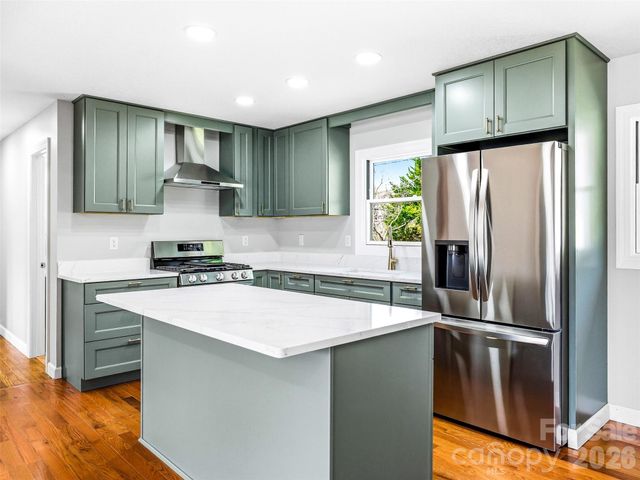 2 Oakland Street, Weaverville, NC 28787