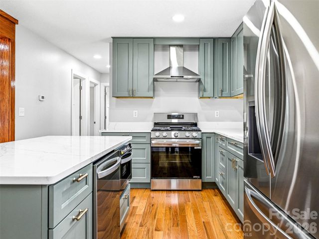 2 Oakland Street, Weaverville, NC 28787