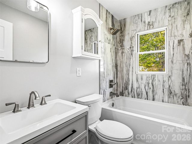 2 Oakland Street, Weaverville, NC 28787