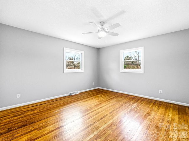 2 Oakland Street, Weaverville, NC 28787