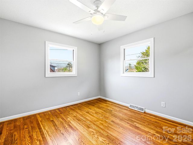 2 Oakland Street, Weaverville, NC 28787