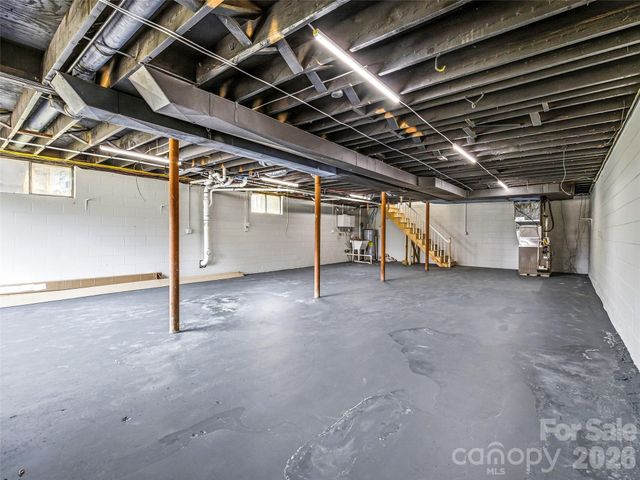 2 Oakland Street, Weaverville, NC 28787