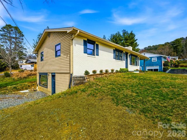 2 Oakland Street, Weaverville, NC 28787