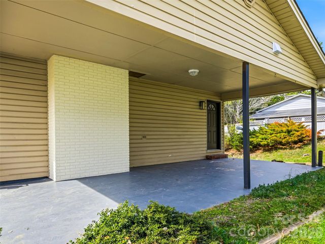 2 Oakland Street, Weaverville, NC 28787