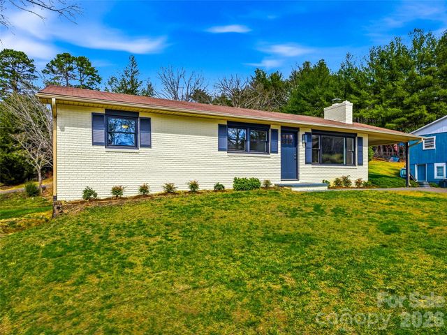 2 Oakland Street, Weaverville, NC 28787