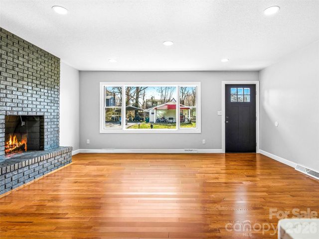 2 Oakland Street, Weaverville, NC 28787