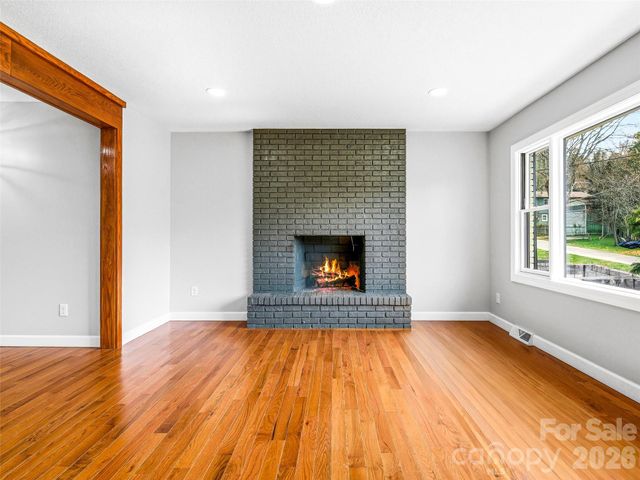 2 Oakland Street, Weaverville, NC 28787