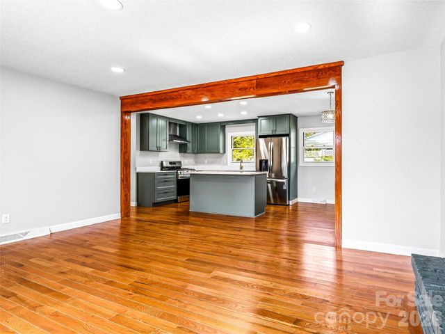 2 Oakland Street, Weaverville, NC 28787