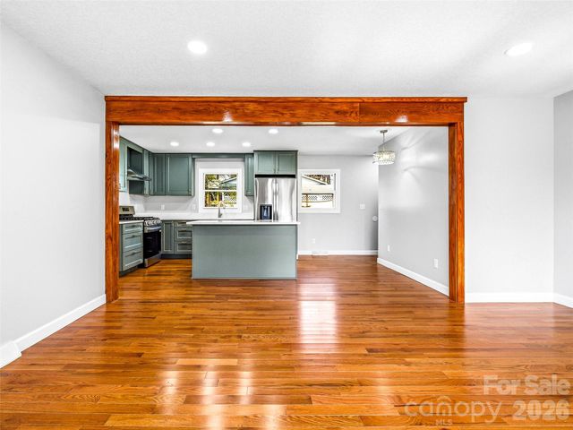 2 Oakland Street, Weaverville, NC 28787