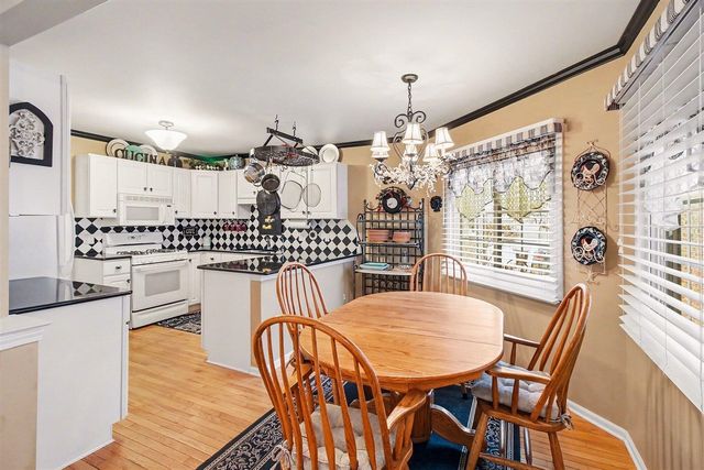 306 Pineknoll Court, Brighton, MI 48116