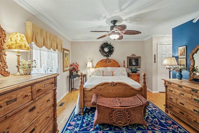 306 Pineknoll Court, Brighton, MI 48116