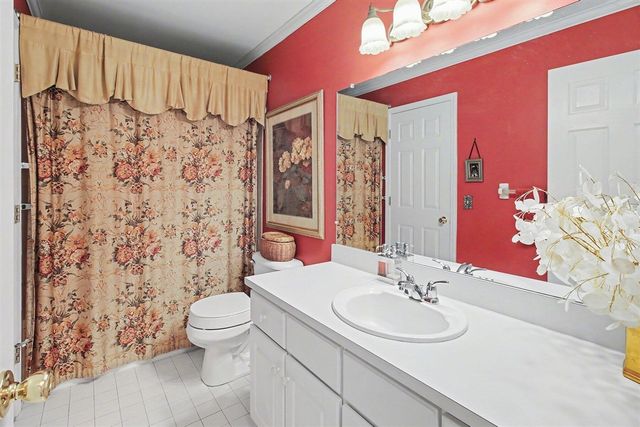 306 Pineknoll Court, Brighton, MI 48116