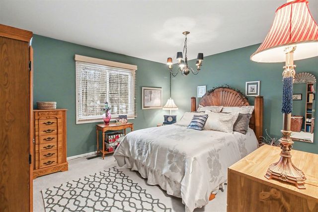 306 Pineknoll Court, Brighton, MI 48116