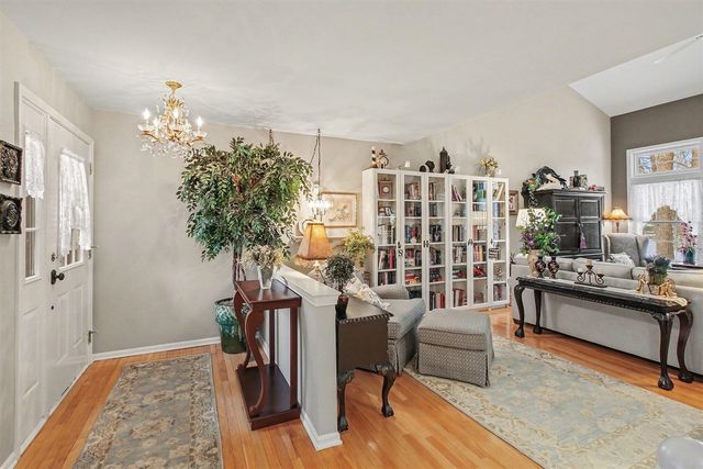 306 Pineknoll Court, Brighton, MI 48116