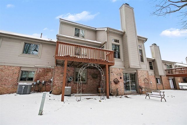 306 Pineknoll Court, Brighton, MI 48116