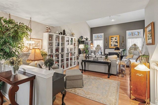 306 Pineknoll Court, Brighton, MI 48116