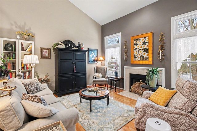 306 Pineknoll Court, Brighton, MI 48116