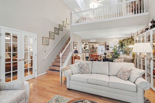 306 Pineknoll Court, Brighton, MI 48116