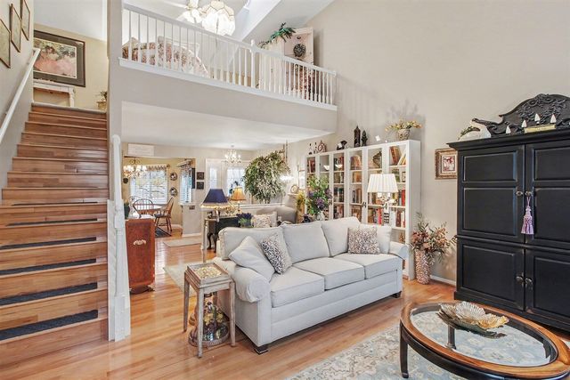 306 Pineknoll Court, Brighton, MI 48116