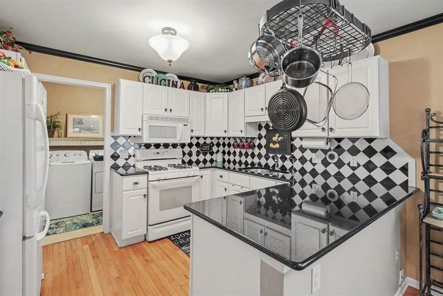 306 Pineknoll Court, Brighton, MI 48116