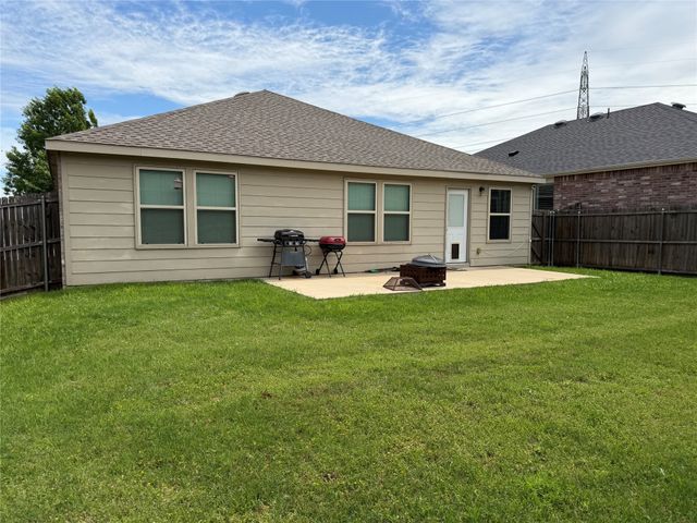9913 Amosite Drive, Fort Worth, TX 76131