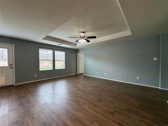 9913 Amosite Drive, Fort Worth, TX 76131