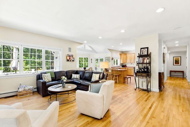 15 Erin Way, Middleton, MA 01949
