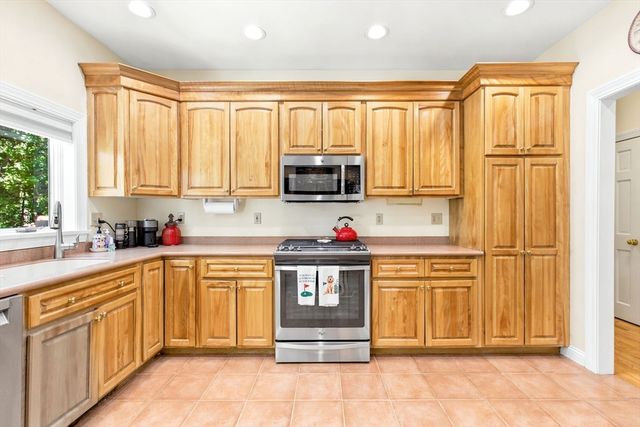 15 Erin Way, Middleton, MA 01949