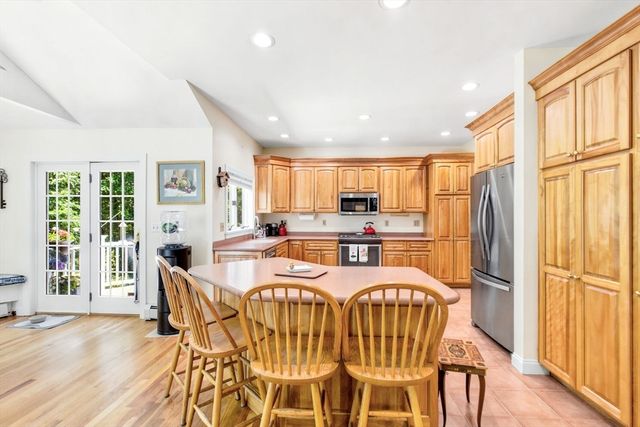15 Erin Way, Middleton, MA 01949