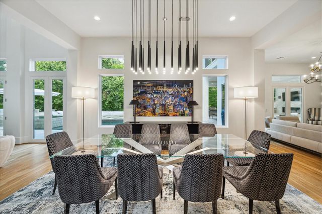 22 E Shady Lane E, Houston, TX 77063