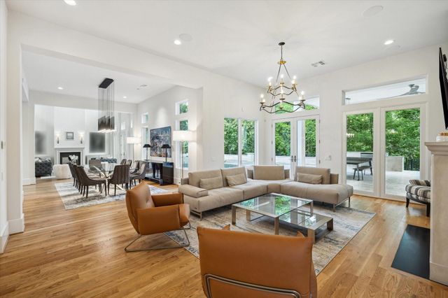 22 E Shady Lane E, Houston, TX 77063