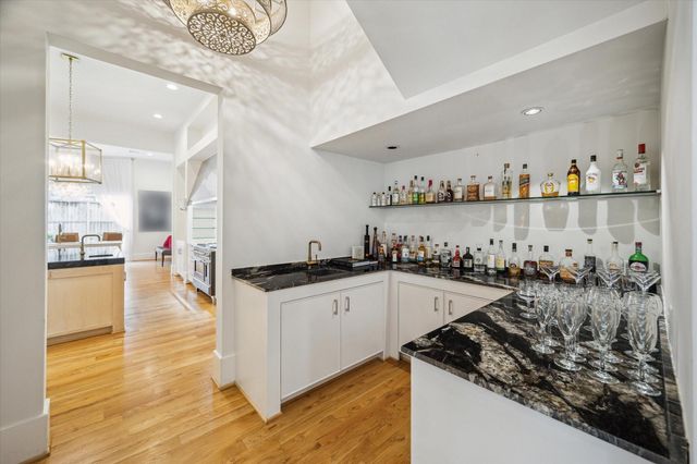 22 E Shady Lane E, Houston, TX 77063