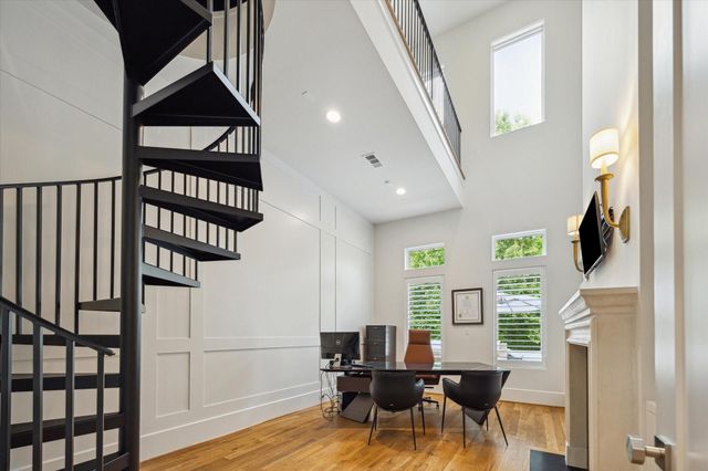 22 E Shady Lane E, Houston, TX 77063