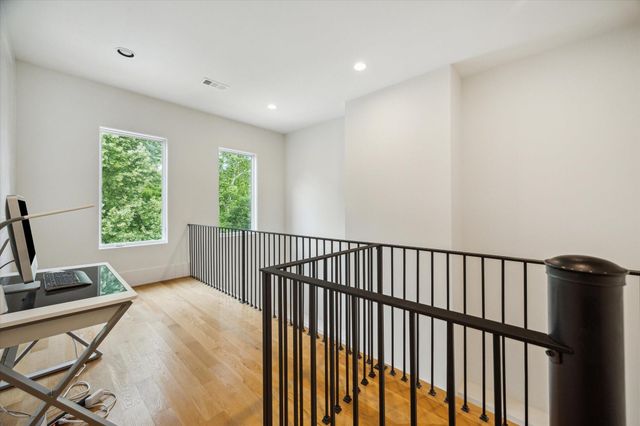 22 E Shady Lane E, Houston, TX 77063