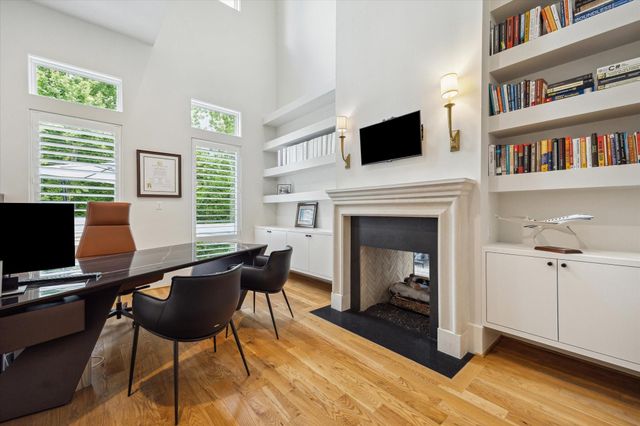 22 E Shady Lane E, Houston, TX 77063