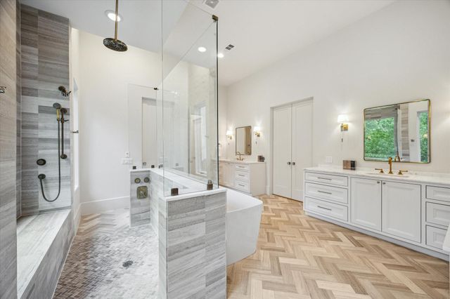 22 E Shady Lane E, Houston, TX 77063