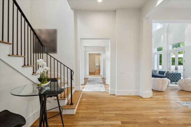 22 E Shady Lane E, Houston, TX 77063