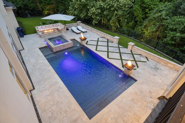 22 E Shady Lane E, Houston, TX 77063