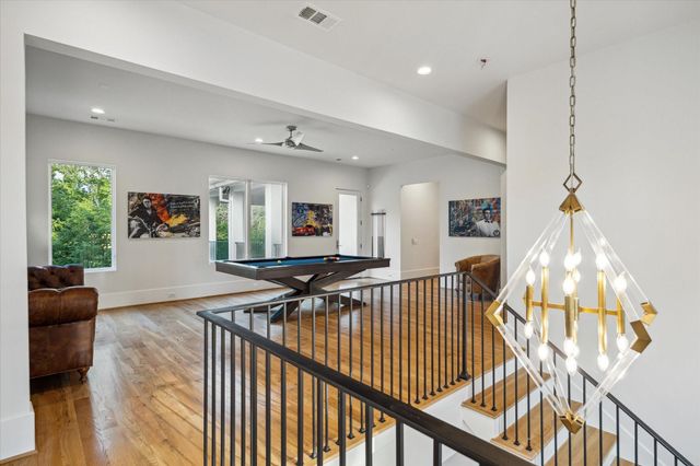 22 E Shady Lane E, Houston, TX 77063