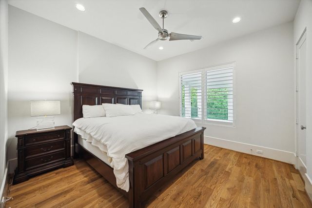 22 E Shady Lane E, Houston, TX 77063