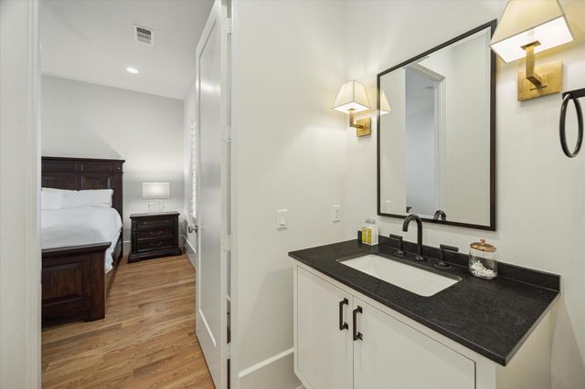 22 E Shady Lane E, Houston, TX 77063