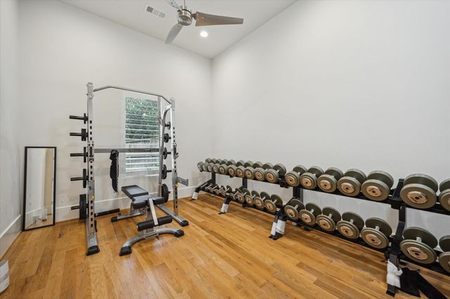 22 E Shady Lane E, Houston, TX 77063