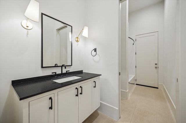 22 E Shady Lane E, Houston, TX 77063