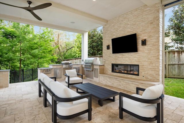 22 E Shady Lane E, Houston, TX 77063