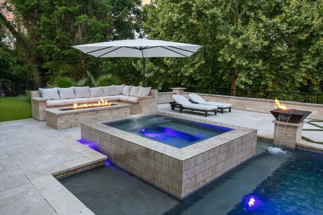 22 E Shady Lane E, Houston, TX 77063