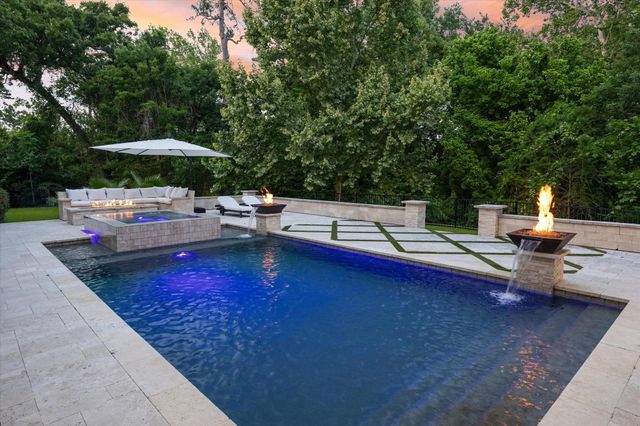 22 E Shady Lane E, Houston, TX 77063