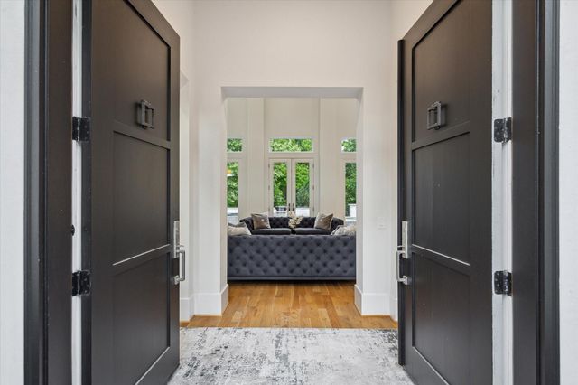 22 E Shady Lane E, Houston, TX 77063