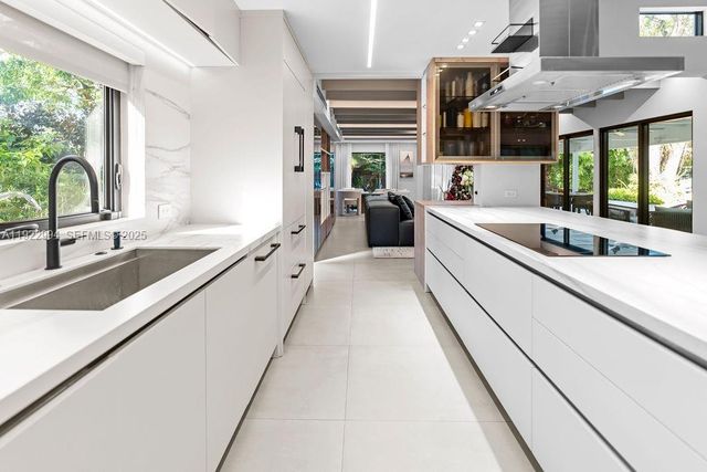 4095 Battersea Rd, Miami, FL 33133