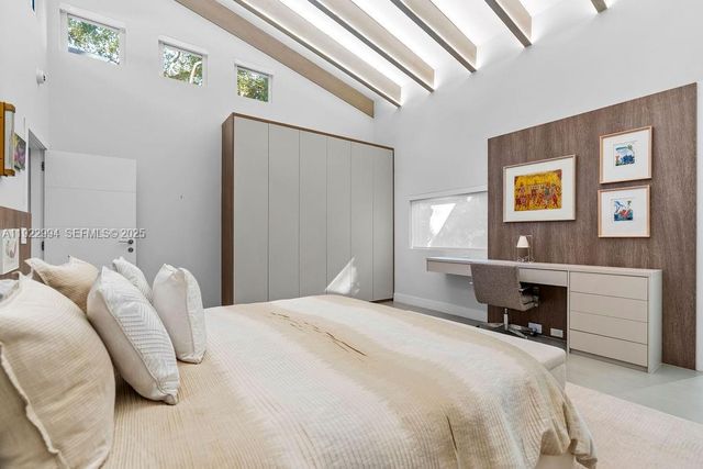 4095 Battersea Rd, Miami, FL 33133