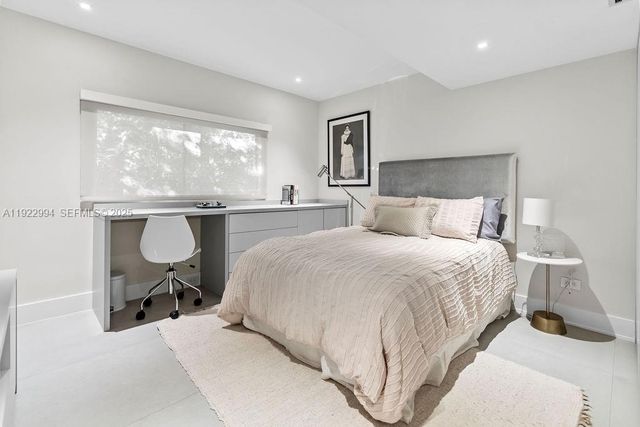 4095 Battersea Rd, Miami, FL 33133